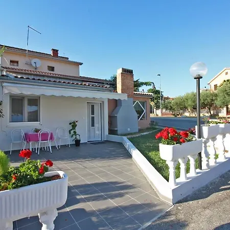 Apartment With A Parking Space - 16808 Fazana